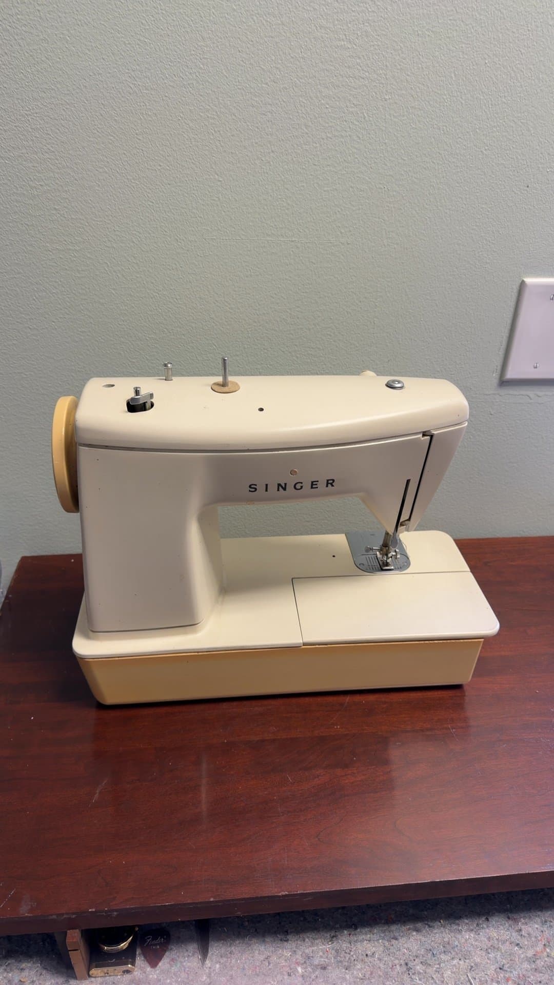 Singer Stylist Model 776 Sewing Machine - Image 1