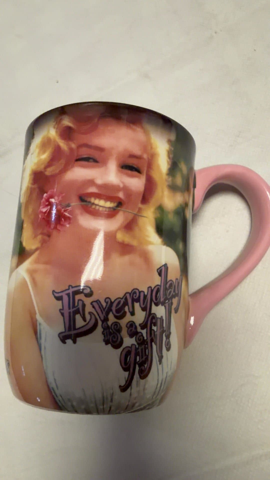 Spoontiques Marilyn Monroe 'Everyday is a gift!' Ceramic Coffee Mug - Image 1