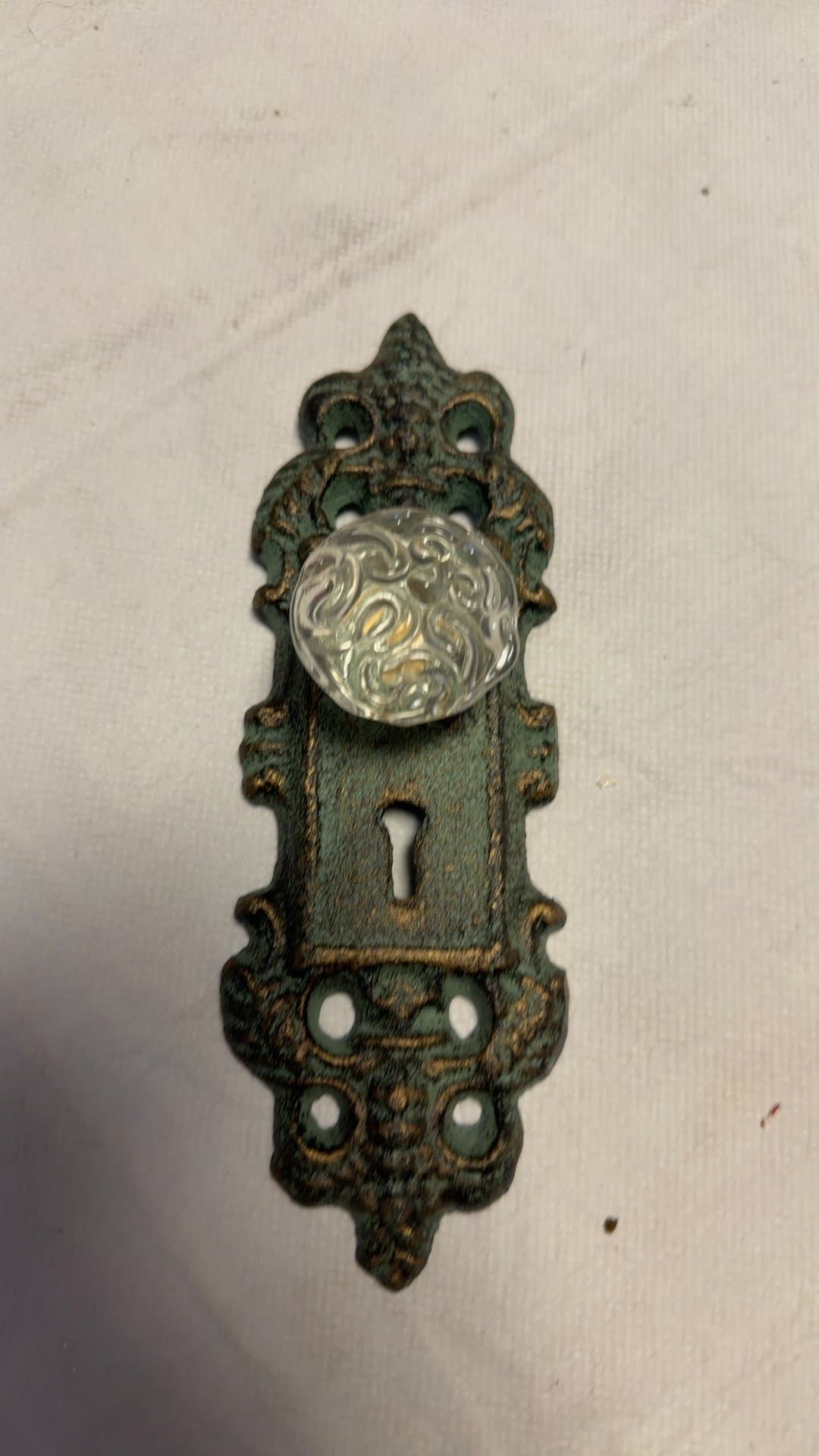 Decorative Vintage Style Cast Iron Door Keyhole Escutcheon Wall Hook - Image 1