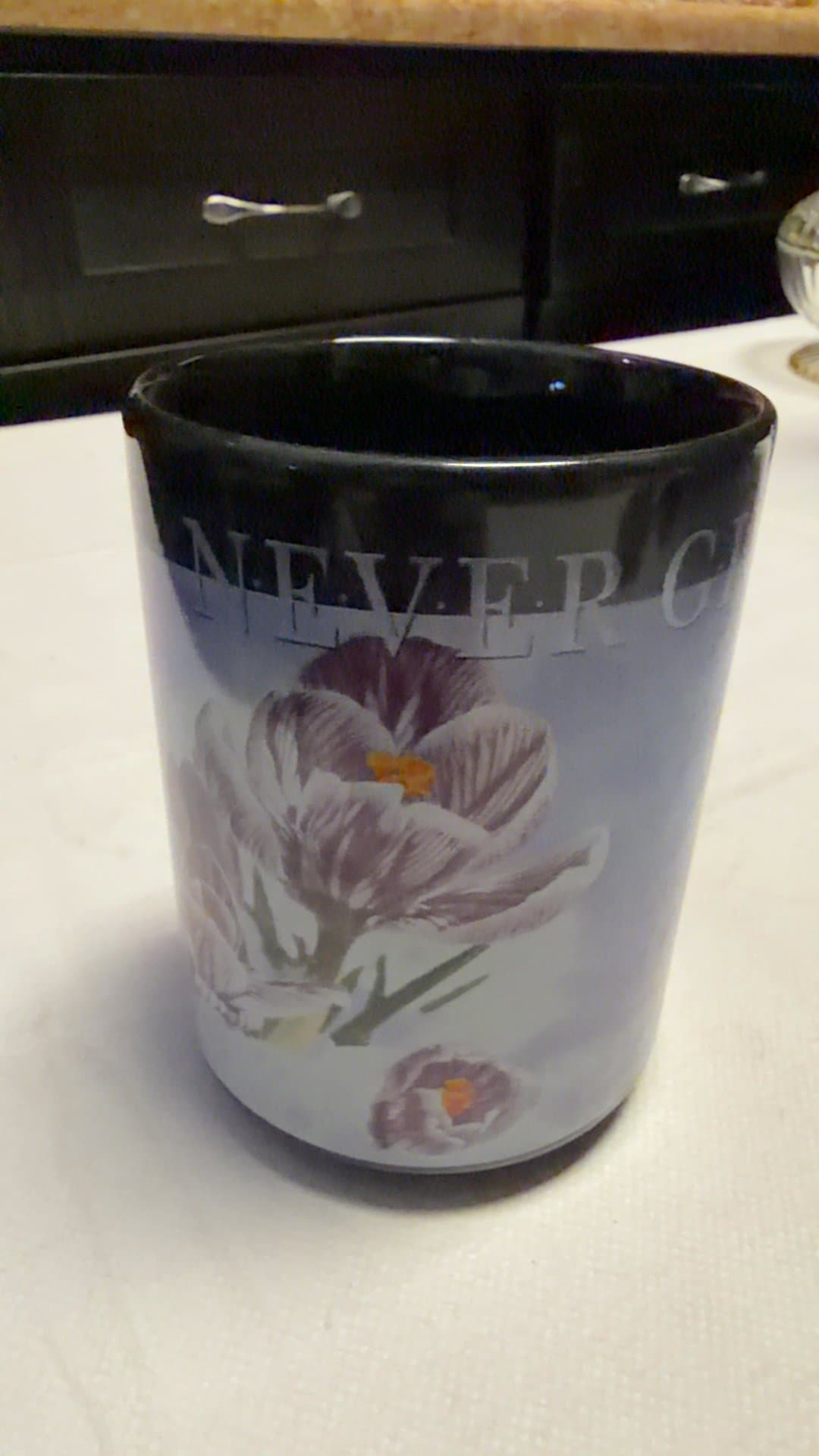 Motivational Ceramic Coffee Mug 'Never Give Up' - Image 1