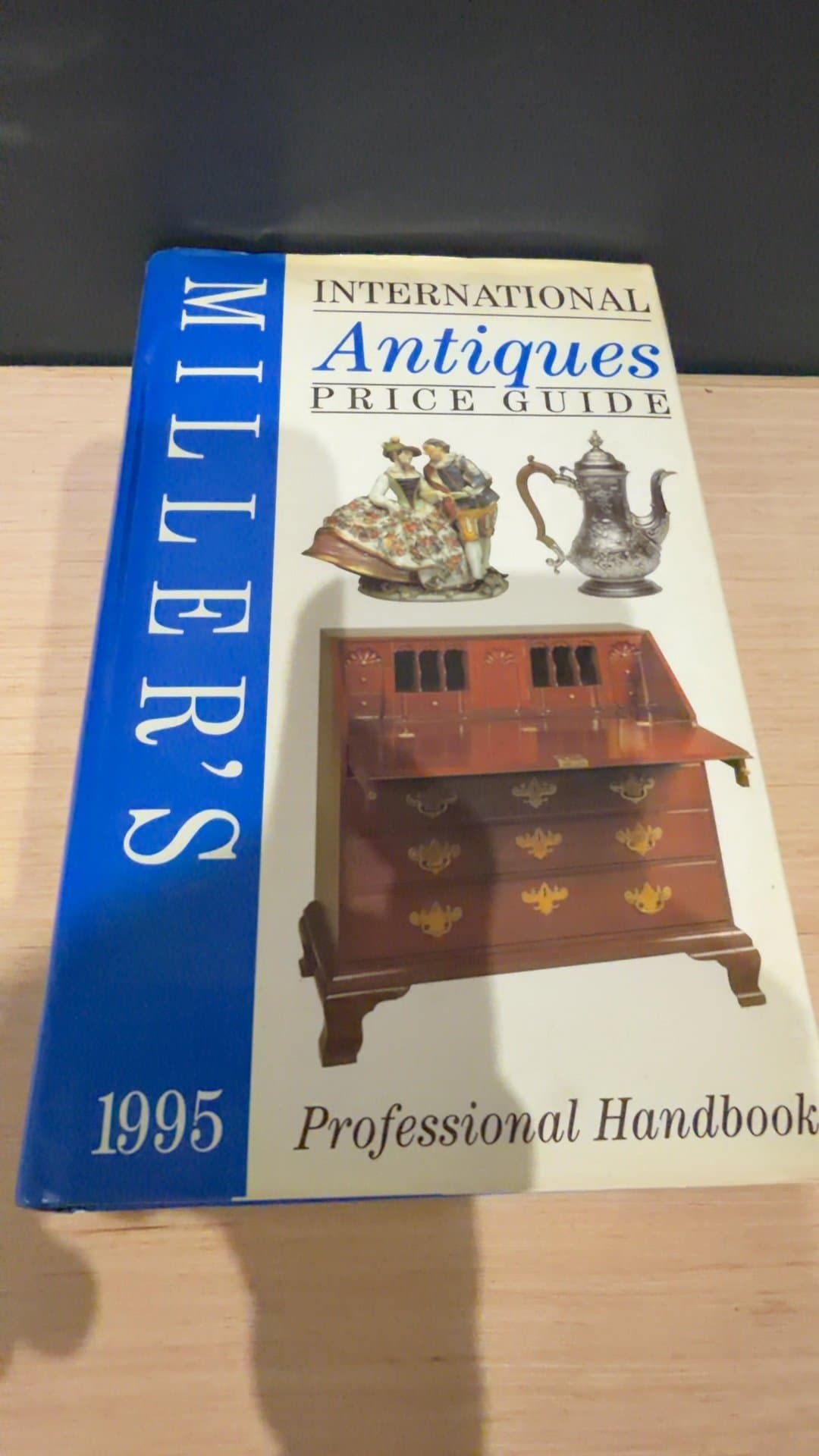 Miller's International Antiques Price Guide 1995 Professional Handbook - Image 1