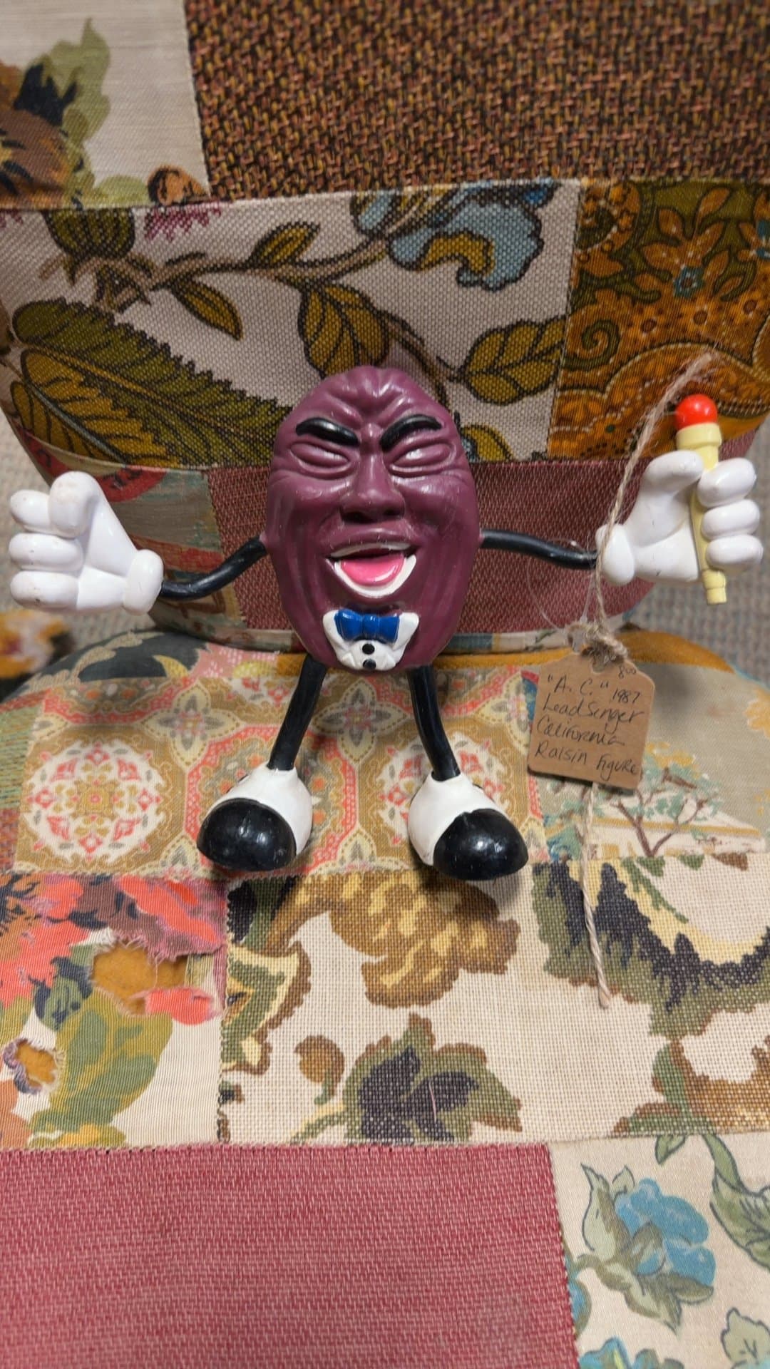 1987 California Raisins Lead Singer Figure - Image 1