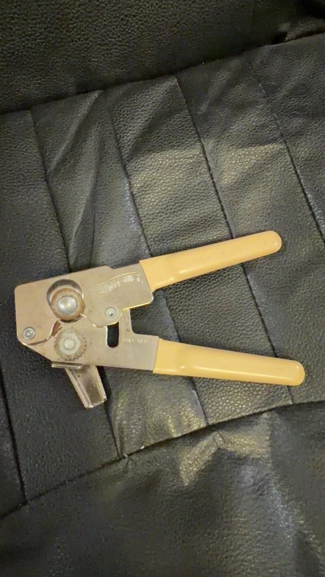 Swing-A-Way manual can opener - Image 1