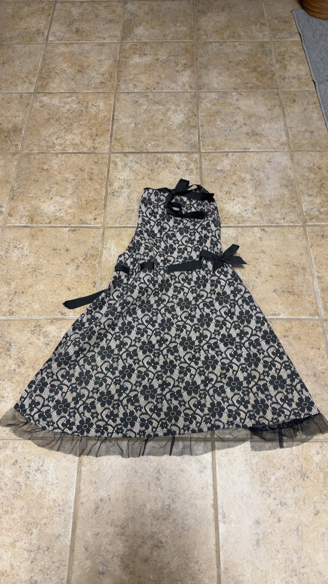 Black and White Lace Apron - Image 1