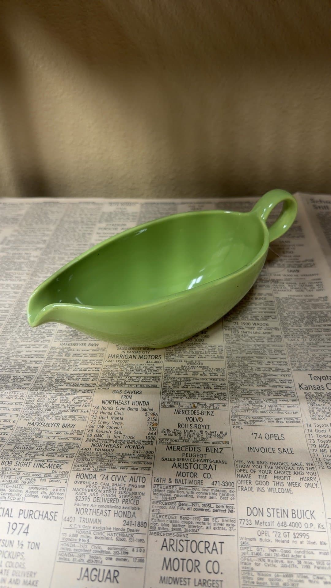 Vintage Homer Laughlin Rhythm pattern Chartreuse Gravy Boat 1950's - Image 1