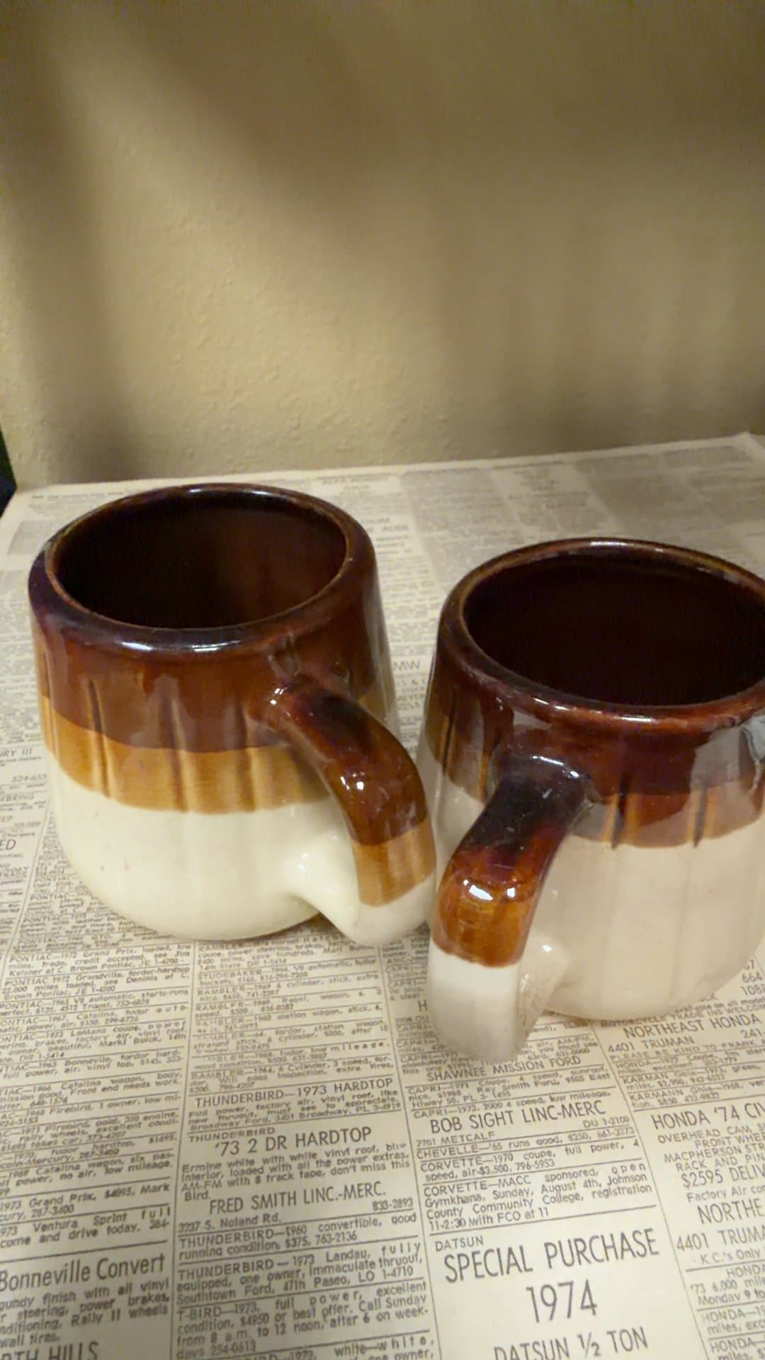 2 Brown drip mugs - Image 1