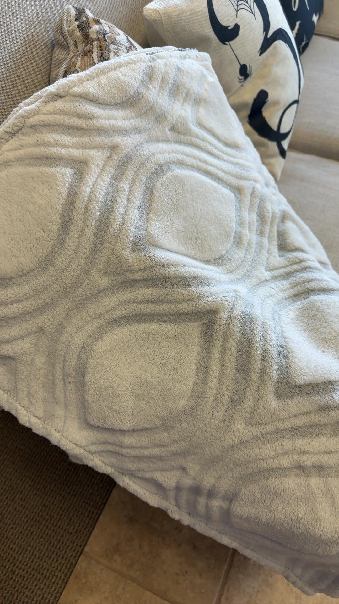 Better Homes & Gardens Sculpted Geometric Plush Throw Blanket - Image 1