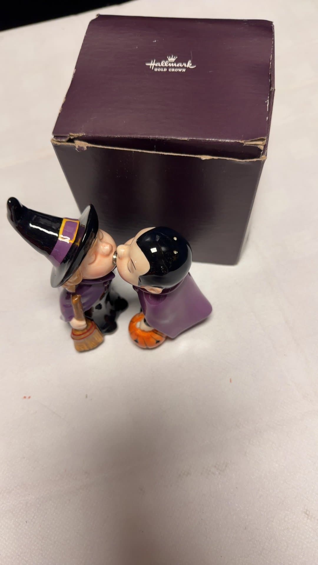 Hallmark Halloween Witch and Vampire salt and pepper set - Image 1