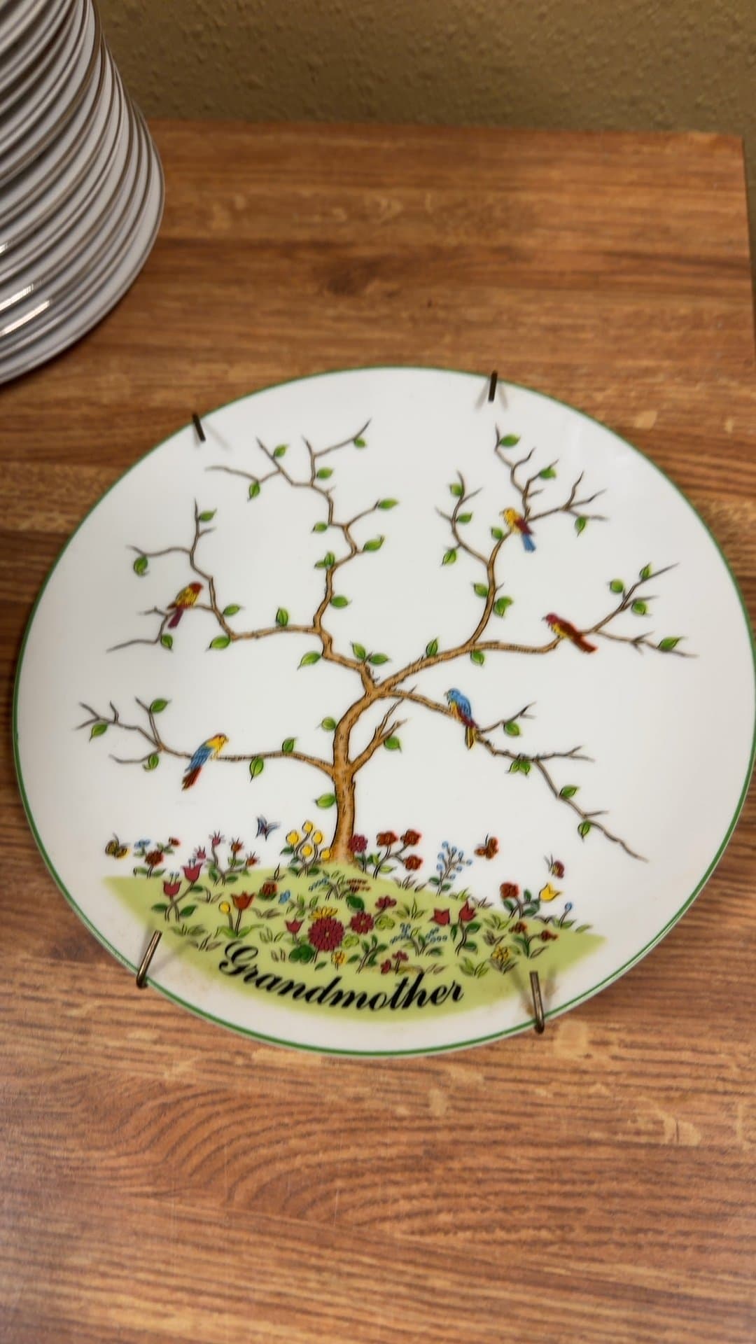 Decorative 'Grandmother' Plate with Tree and Birds Design - Image 1