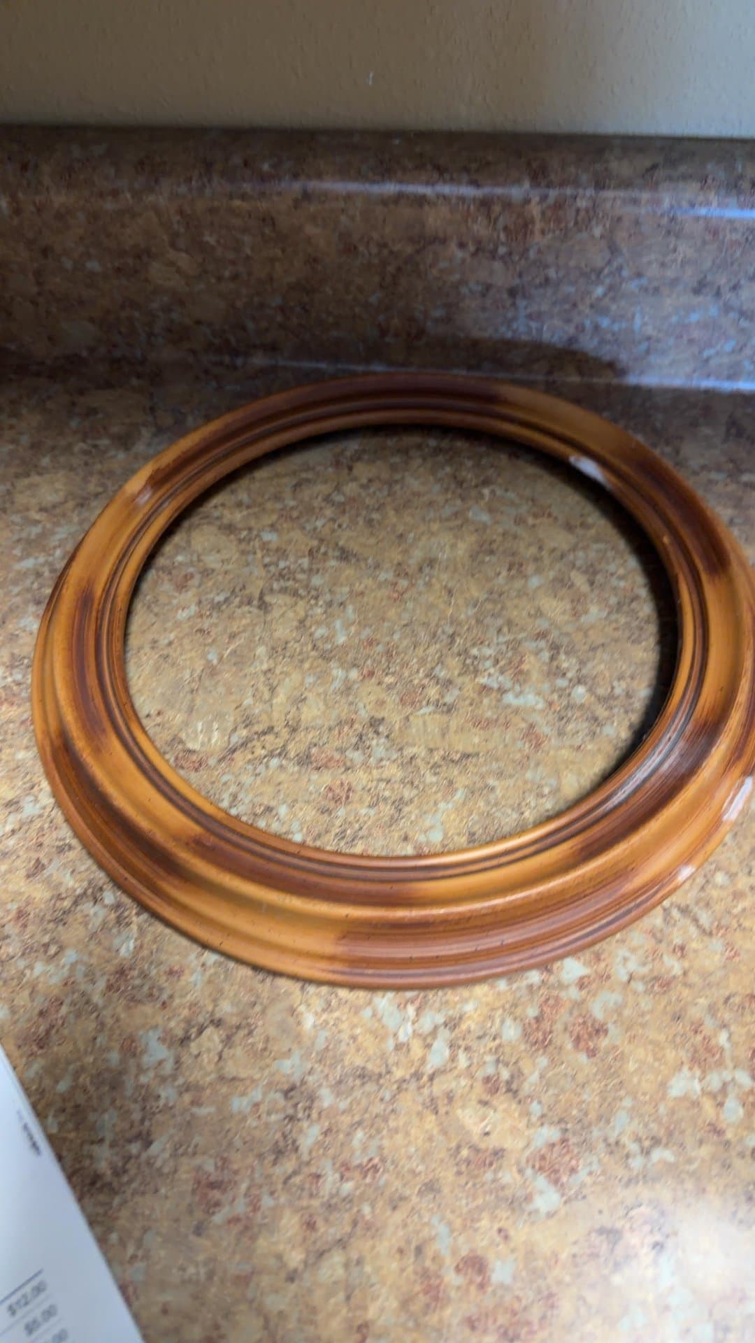 Round Wooden Picture Frame - Image 1
