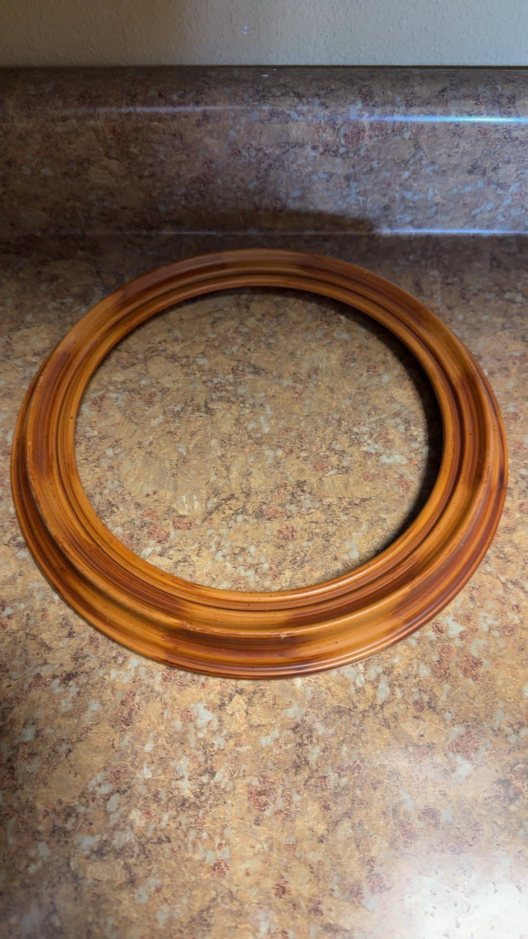 Round Wooden Picture Frame - Image 1