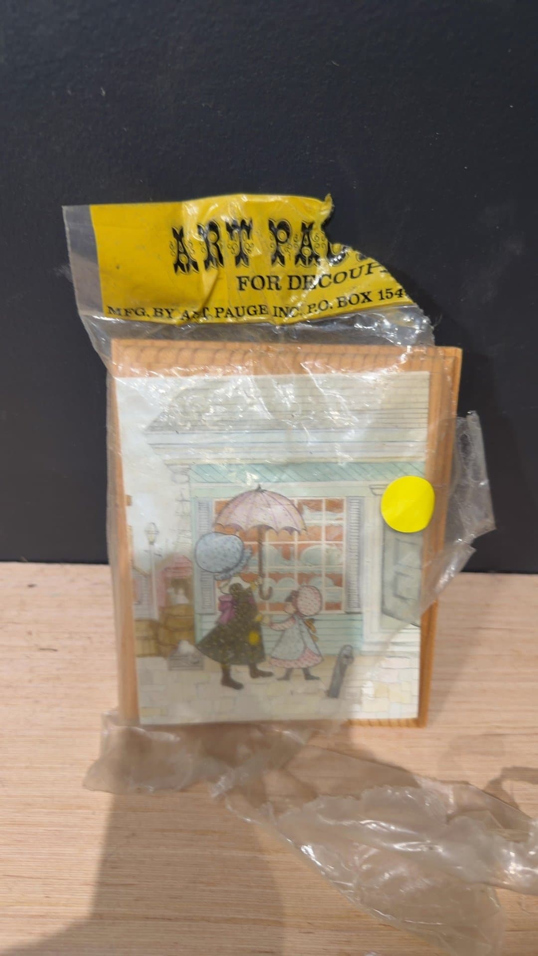 Vintage Art Pauge Decoupage Craft Plaque Kit - Image 1