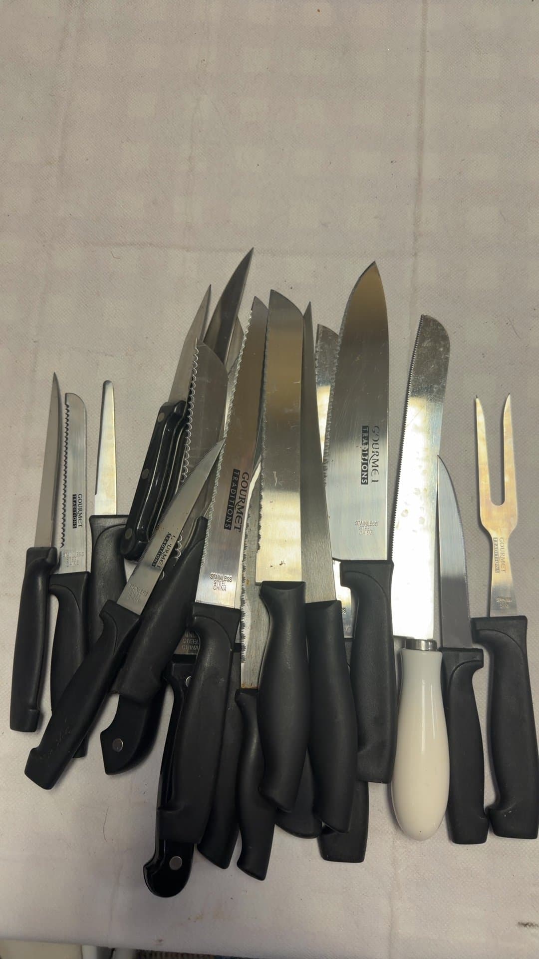 Assorted Kitchen Knives - Image 1