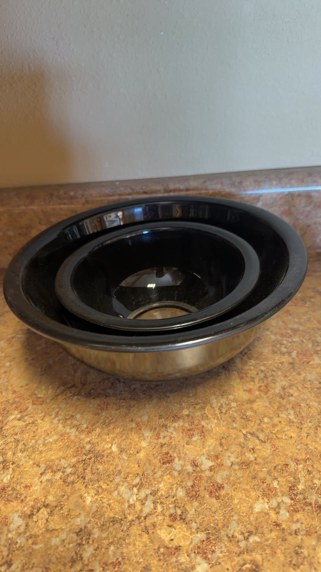 Pyrex Black Mixing Bowls (1 liter and 2.5 liter set) - Image 1