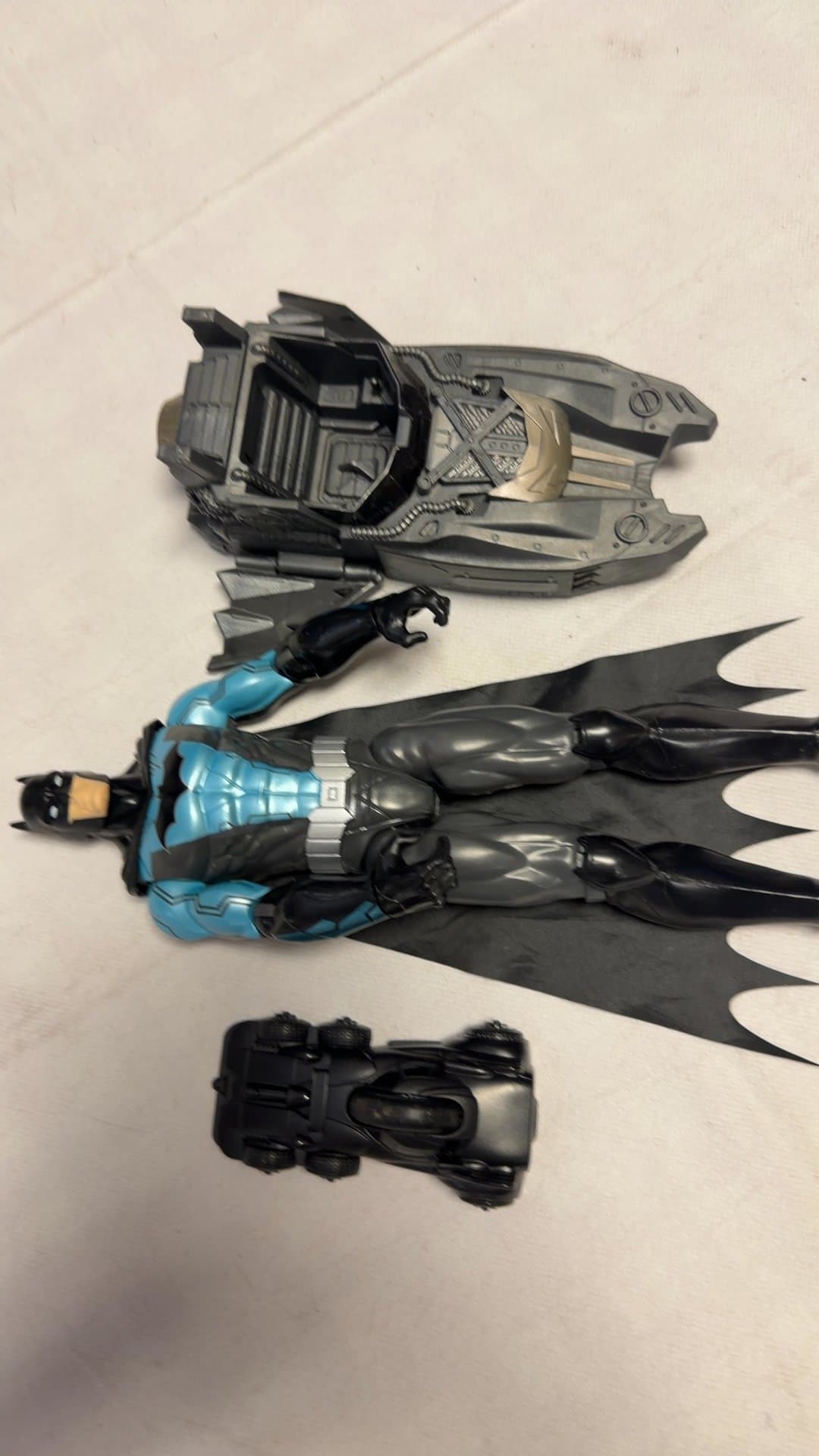 Spin Master Batman 12-Inch Action Figure with Batwing Vehicle Accessories - Image 1