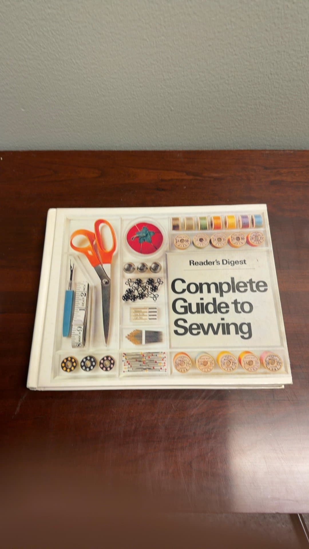 Reader's Digest Complete Guide to Sewing - Image 1