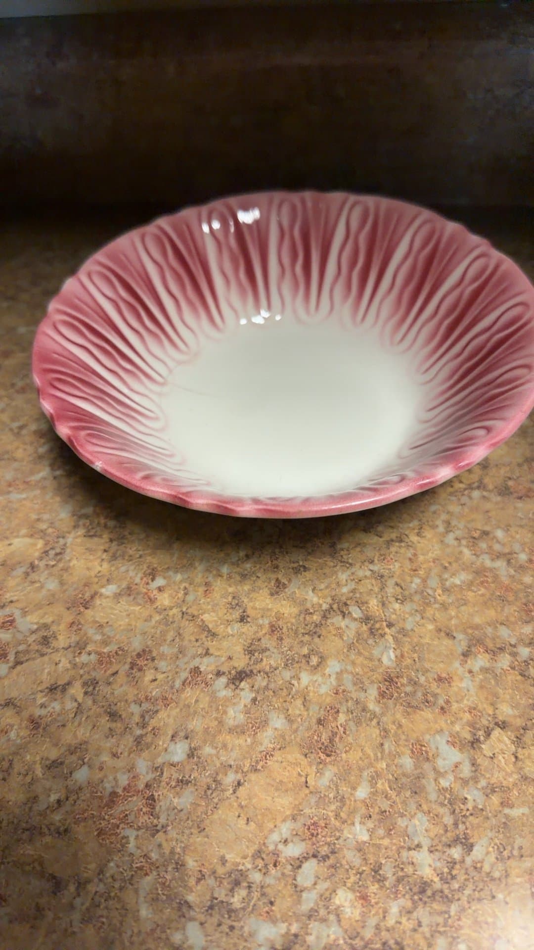 Scio pottery serving bowl (1940's-50's) cracked - Image 1