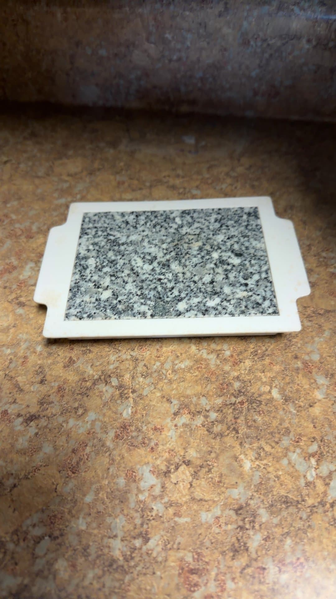 Telebrands "Hot Rock" microwaveable stone hot plate trivet - Image 1