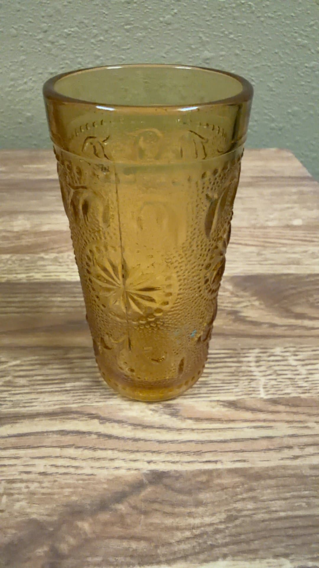 "American Concord" pattern amber juice glass - Image 1