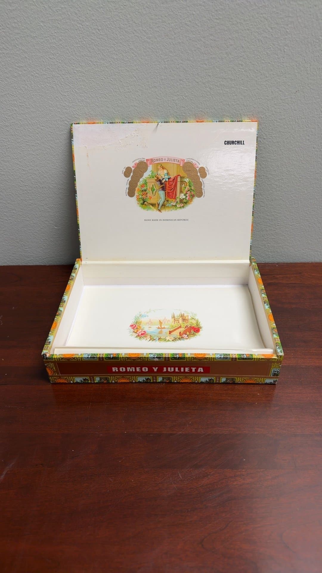 Romeo y Julieta Churchill Cigar Box - Image 1