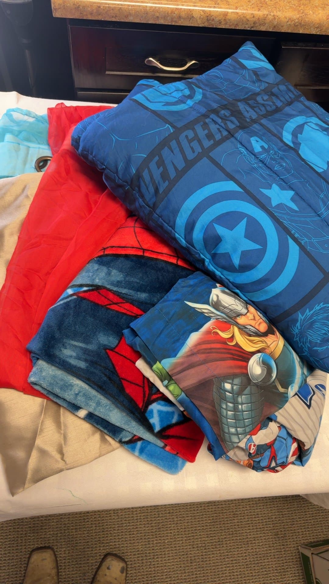 Marvel Spider-Man Kids Twin Bedding and Curtains - Image 1