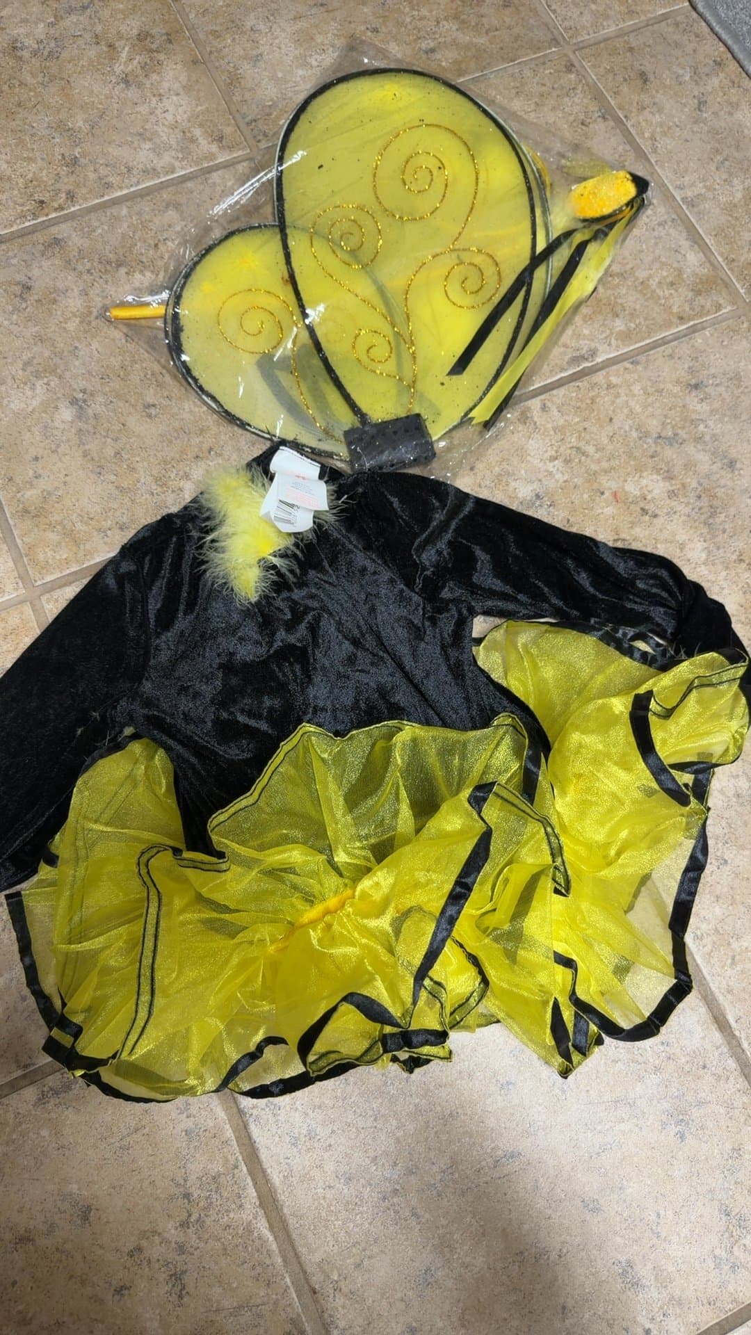 Rubie's Bumblebee Costume with Wings Set - Image 1