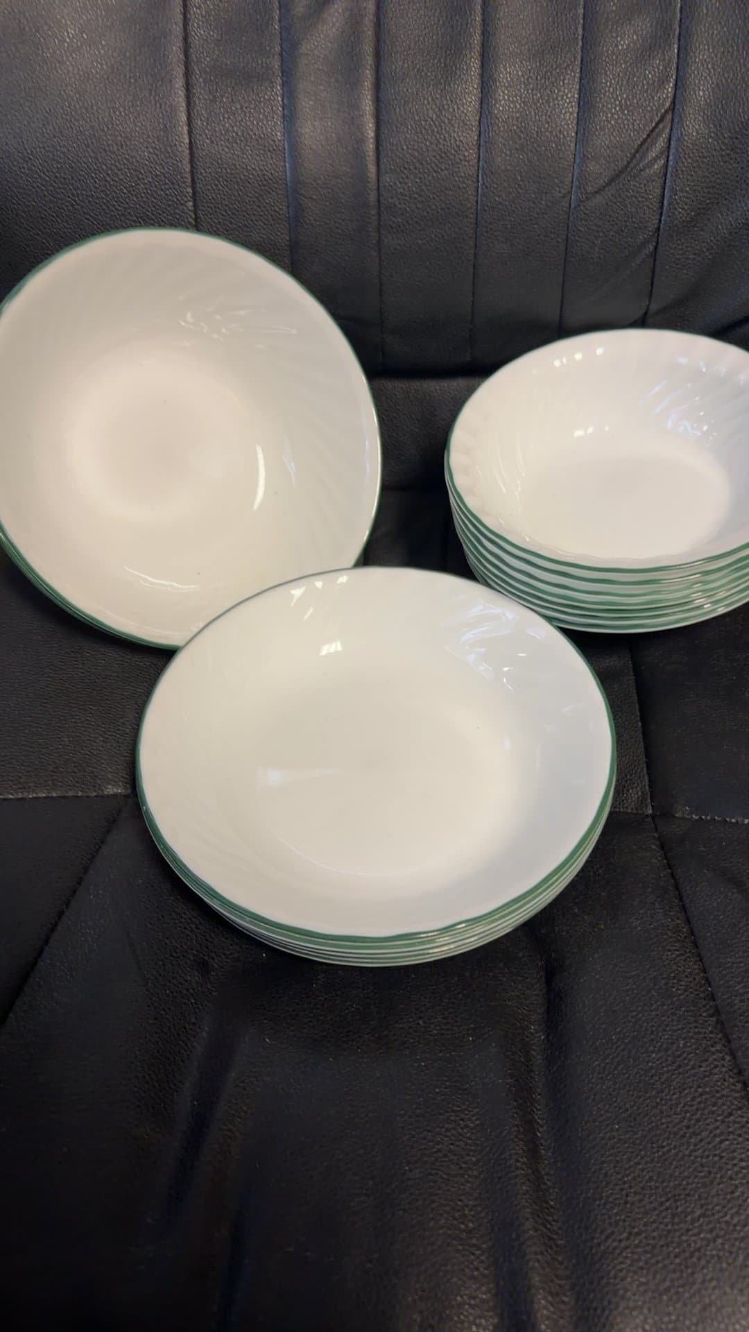 Spring blossom" green Corelle 1972- 7 soup bowls, 5 salad bowls, 2 serving bowls - Image 1