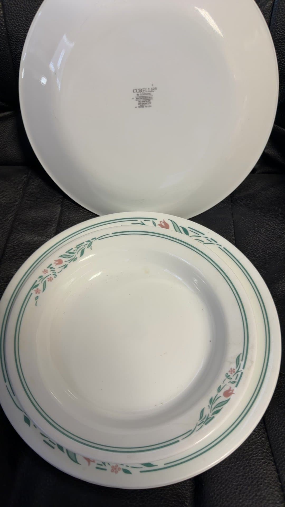 "Rosemarie" Corelle by Corning 4-dinner plates 1 salad bowl - Image 1