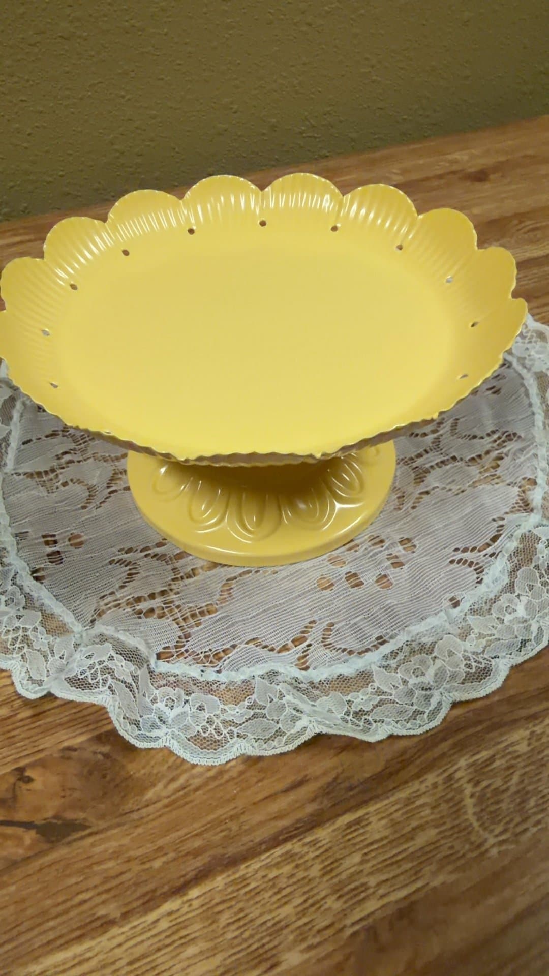 Yellow Scalloped Edge Cake Stand - Image 1