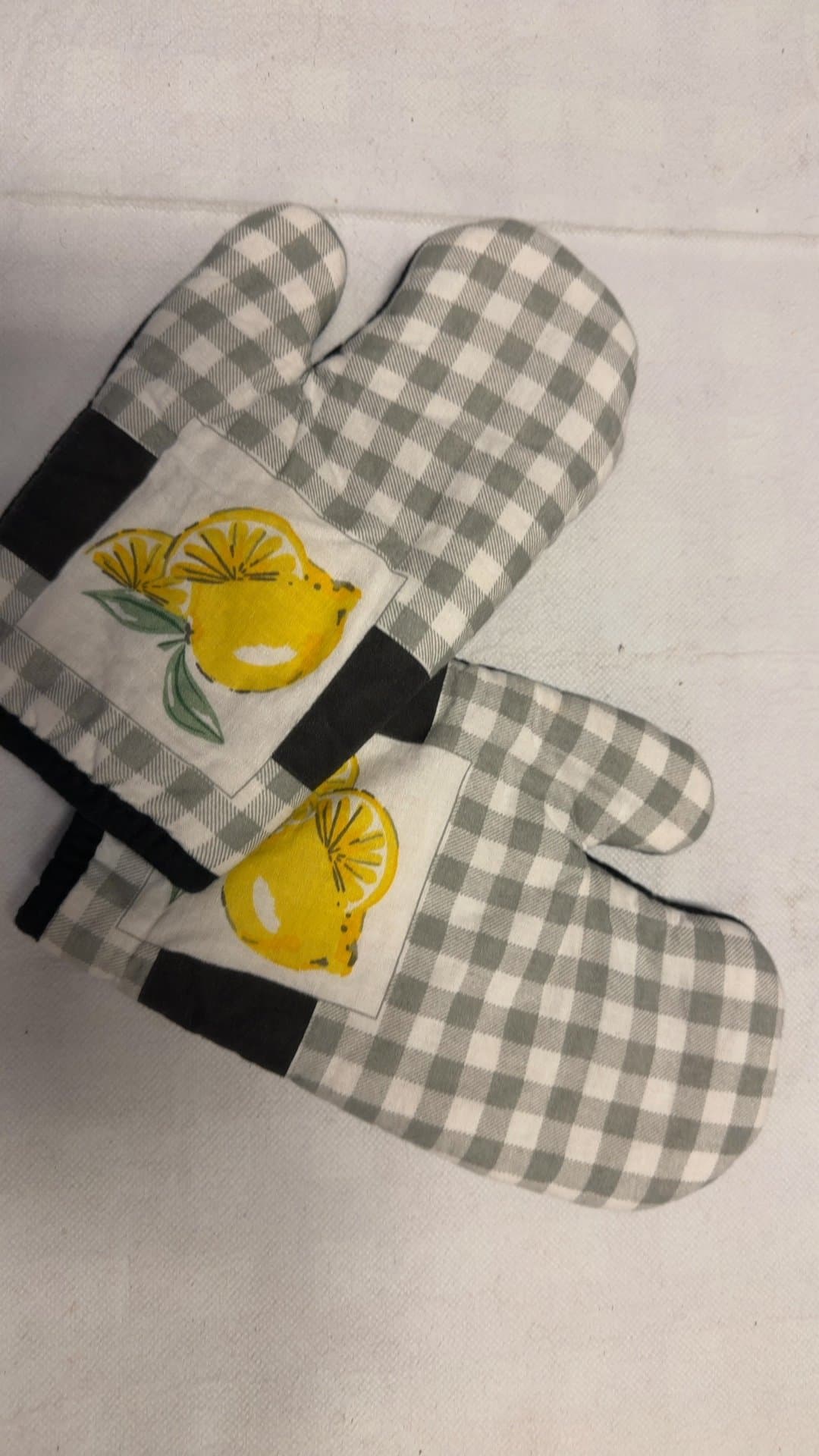 Lemon Print Gingham Oven Mitts Set - Image 1