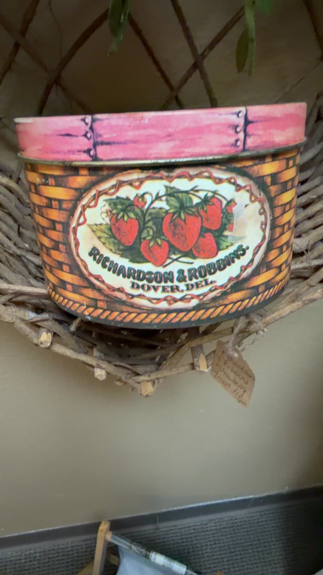 Richardson & Robbins Strawberry Tin - Image 1