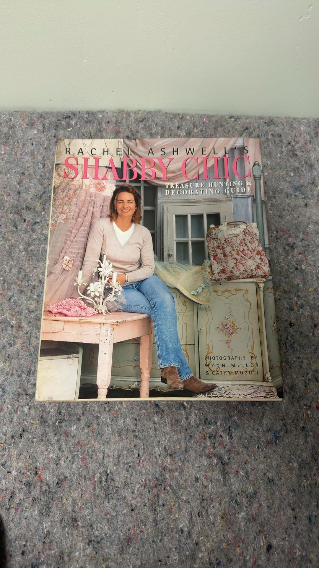 Rachel Ashwell's Shabby Chic: Treasure Hunting & Decorating Guide - Image 1