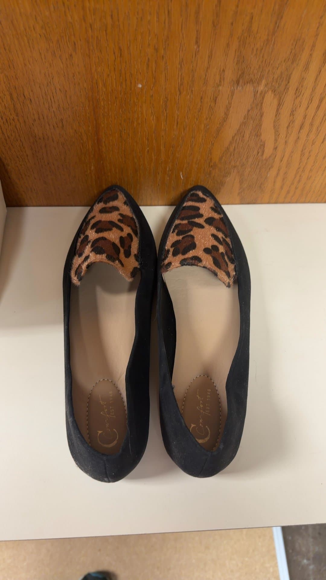 Comfort EST 1946 Women's Leopard Print Pointed Toe Flat Shoes Size 10 - Image 1